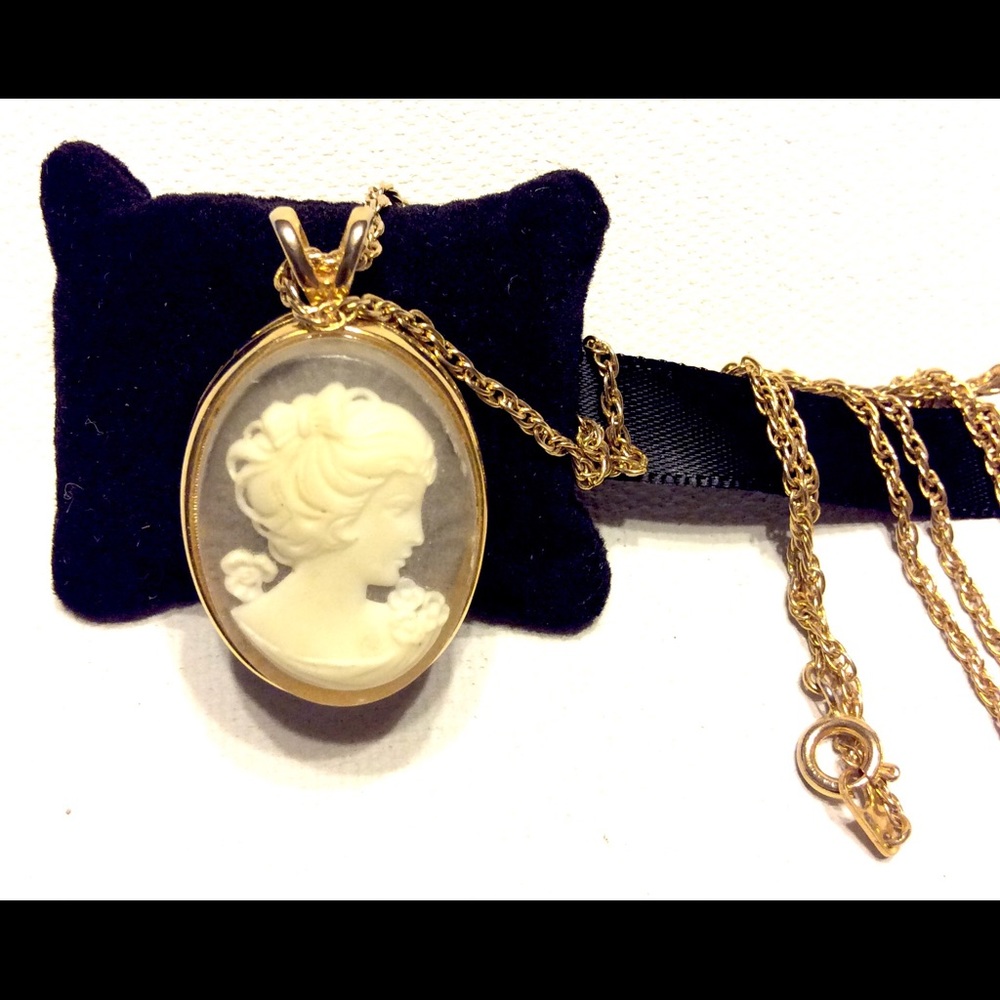 Vintage Cameo Necklace Gold Filled